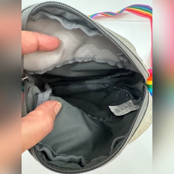 Nike Heritage BETRUE LGBT Unisex Crossbody Bag - Picture 9 of 15